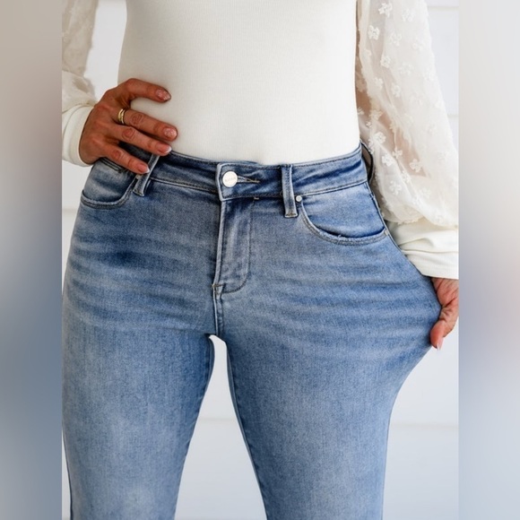 *NWT* Risen x Freckled Poppy Mid Rise Medium Wash Long Straight Leg Jeans - Picture 2 of 10